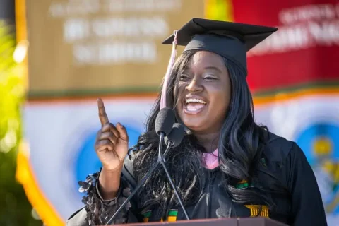 kaylahtaylor.commencement12.10.20c
