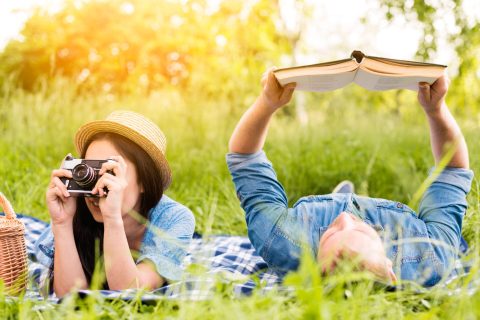 Freepix_Man-and-woman-outside-with-hobbies-1