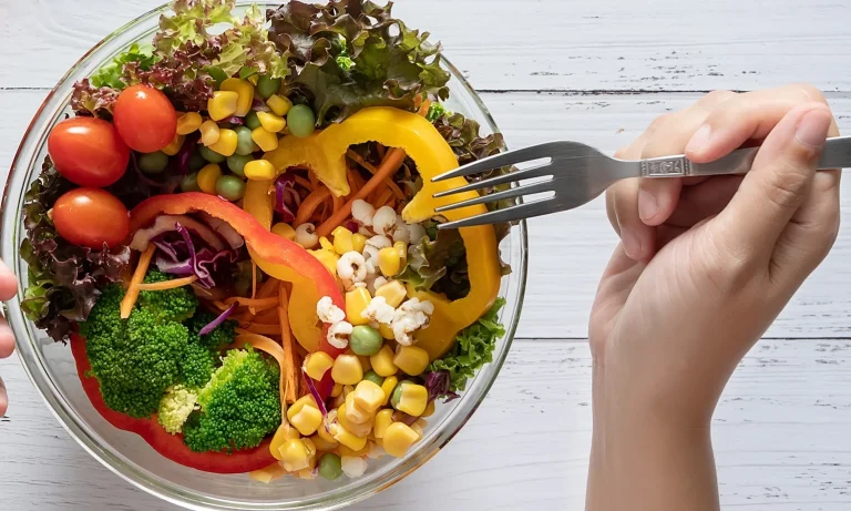 calories-counting-diet-food-control-and-weight-loss-concept-calorie