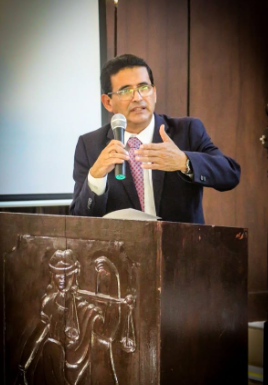 Dr. Ricardo Velásquez Ramírez